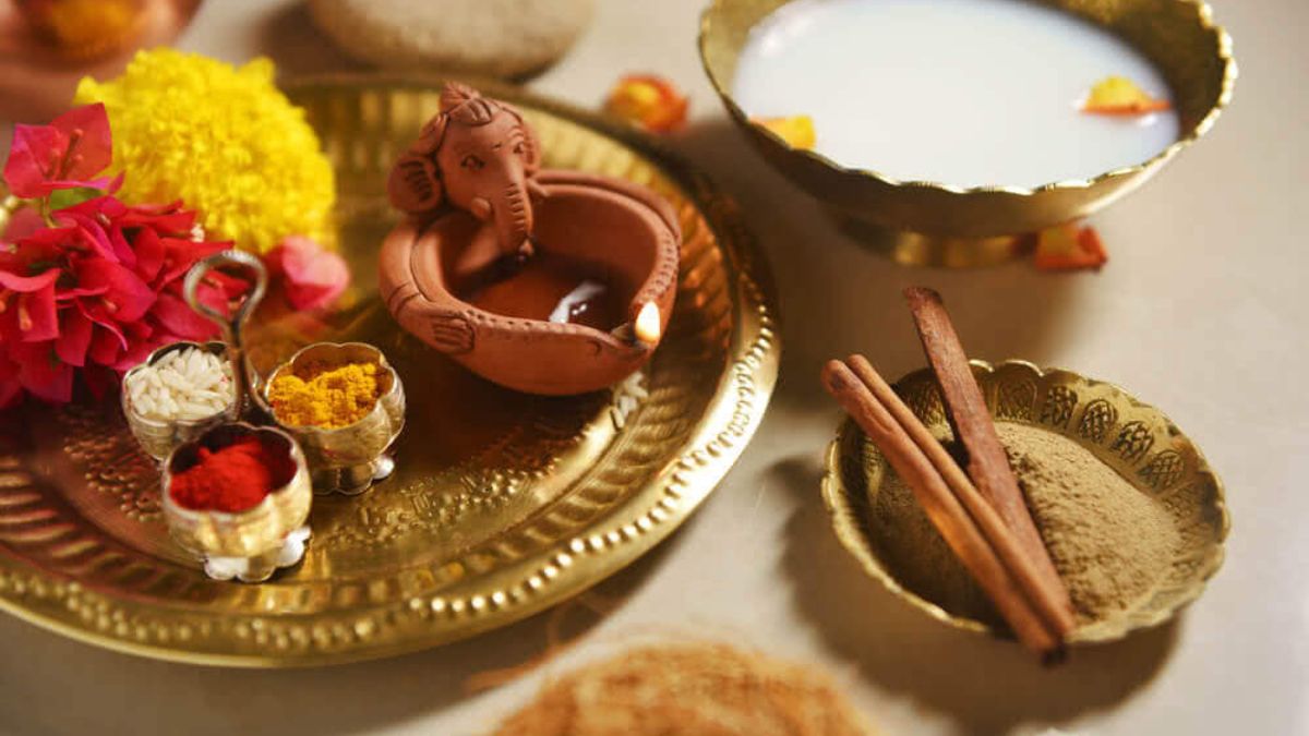 Abhyang Snan on Narak Chaturdashi 2025