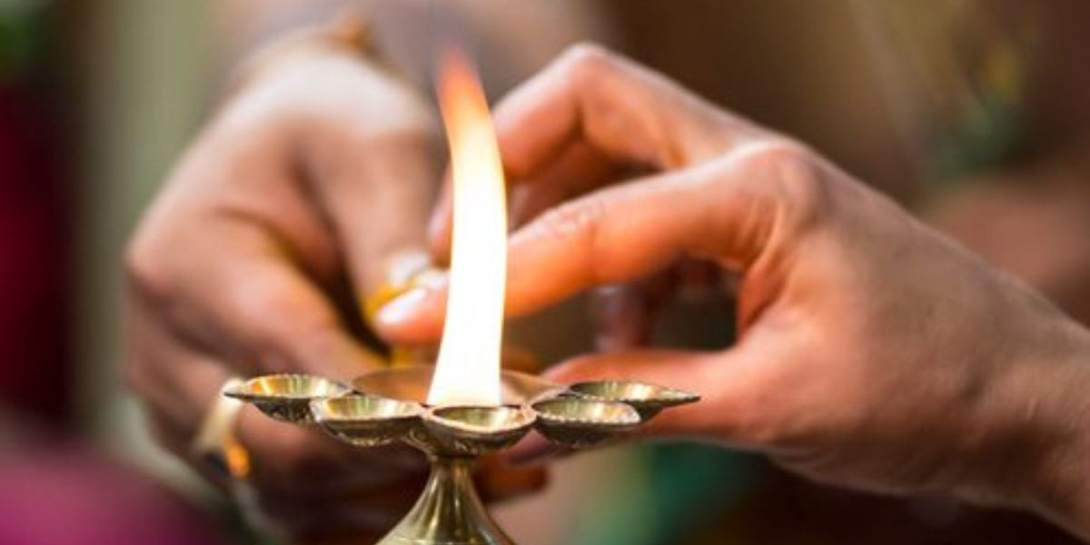 The power of camphor in Hindu rituals and Vaastu Shastra - Divine Sansar