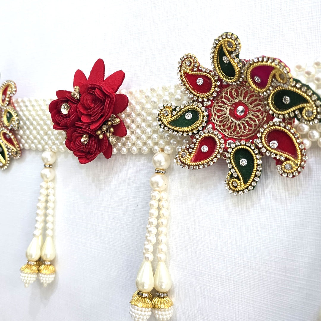 Kundan motif in green, red and gold on the Divine Sansar pearl toran band