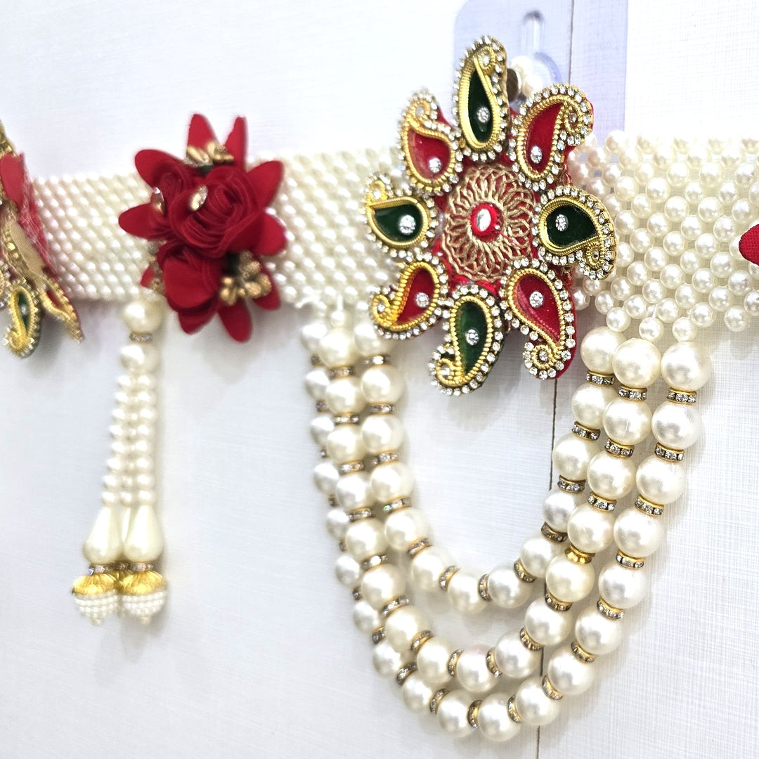 Triple pearl centre loop and gold capped tassels on the Divine Sansar pearl toran