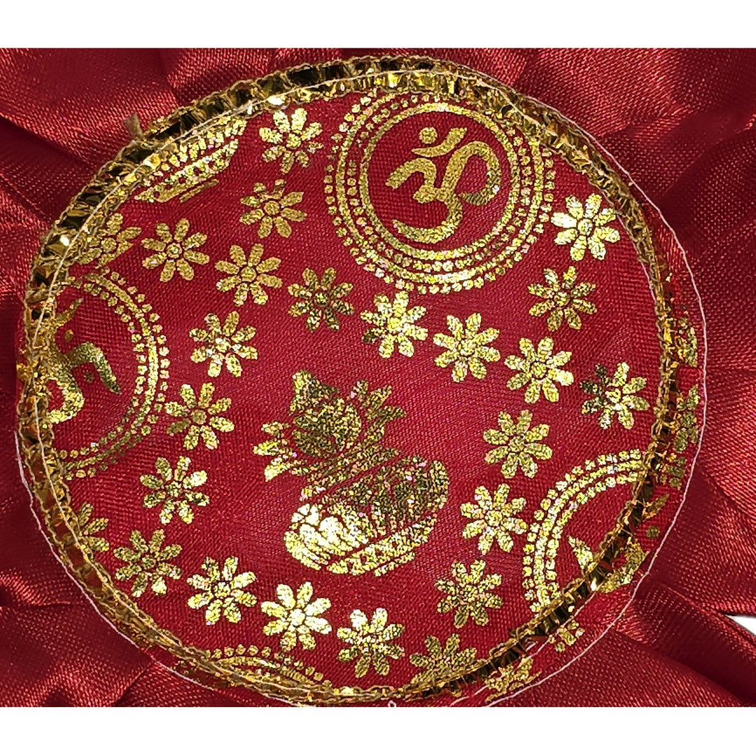 Close-up of the gold Om, Shri and Kalash print on the Divine Sansar Kamal Aasan centre disc