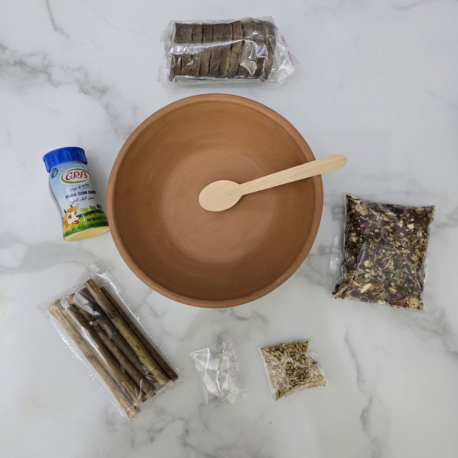 Ashtami Navami havan kit contents - clay vedi, havan samagri, cow ghee, samidha, kande, kapoor, jau and wooden spoon - Divine Sansar