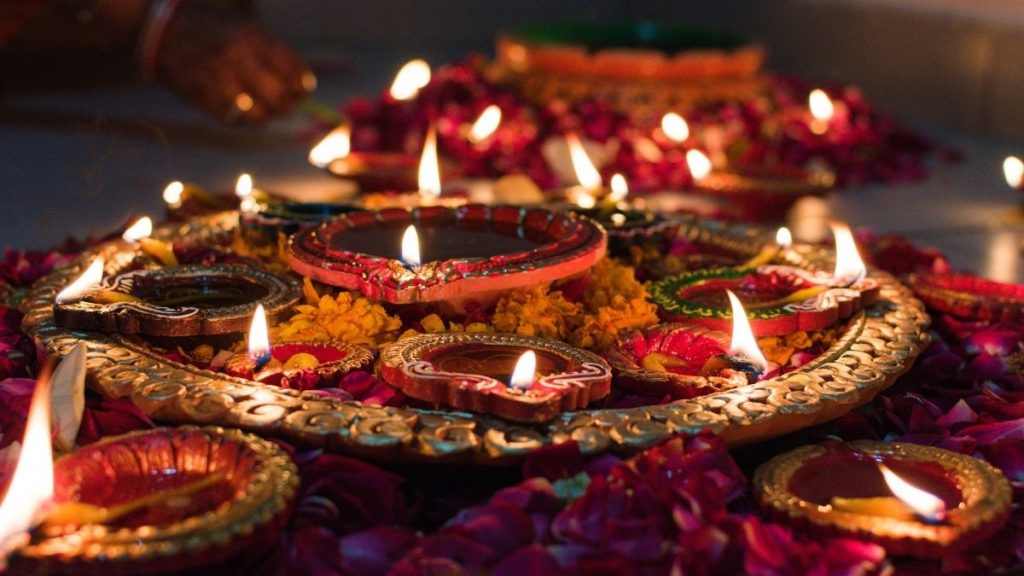 Don't do Diwali Laxmi Puja without these important items